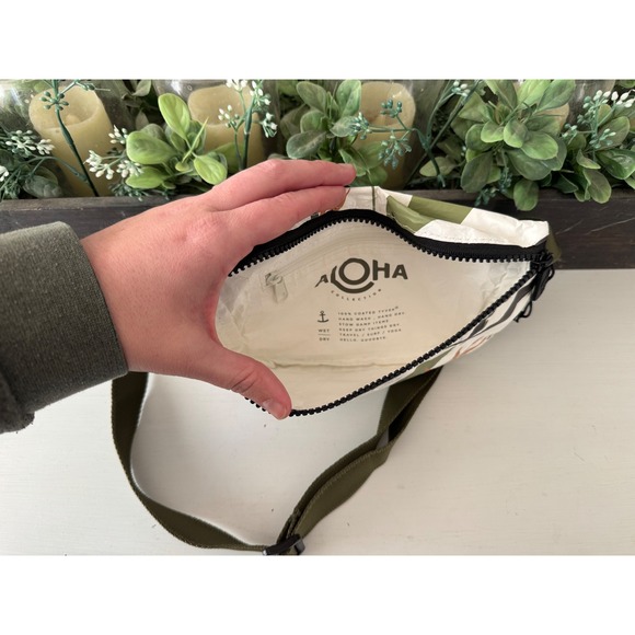 Aloha Collection Tropical Leaf Print Fanny Pack Belt Bag Waterproof Travel - Picture 4 of 5